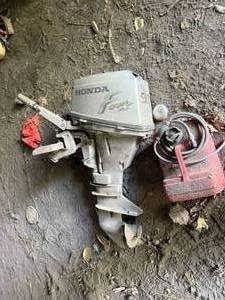 lot 72 image: Honda Boat Motor & Tank