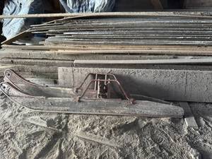 lot 79 image: Vintage Skis