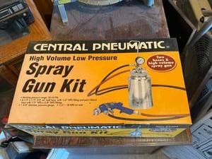 lot 106 image: Spray Gun Kit
