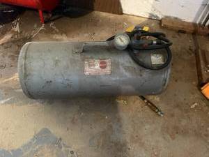 lot 129 image: Portable Air Tank