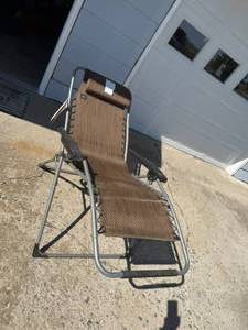lot 137 image: Anti-Gravity Chaise Lounger