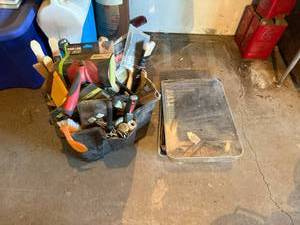 lot 140 image: Painting Supplies