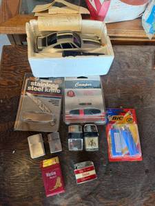 lot 169 image: Knives, Lighters & Radio Controlled Porsche Turbo