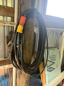 lot 185 image: Heavy Extension Cords