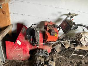lot 188 image: Toro 824 Snowblower