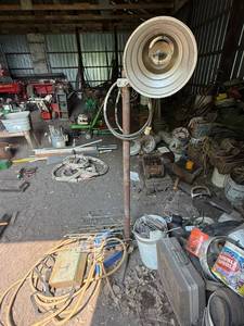 lot 212 image: Large Shop Light