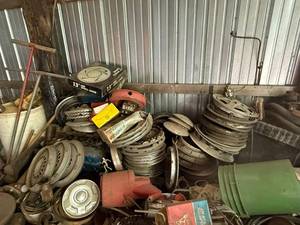 lot 214 image: Hub Caps
