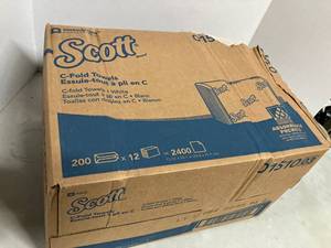 lot 49 image: C-Fold Paper Towels