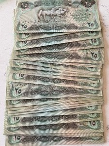 lot 59 image: 25 - Bank of Iraq 25 Dinar Notes