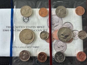 lot 163 image: 1989 P & D Mint Set