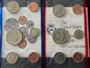 lot 166 image: 1992 P & D Mint Set