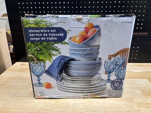 lot 20 image: Dinnerware Set