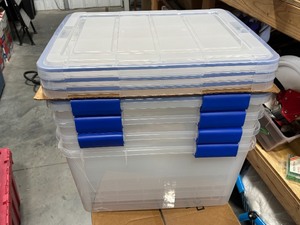 lot 22 image: Storage Containers