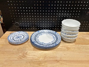lot 28 image: Corelle Dinner Ware