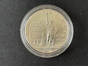 lot 7 image: 1986-P Statue of Liberty Silver Dollar