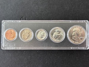 lot 15 image: 1962 Mint Set