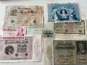 lot 114 image: Foreign Currency