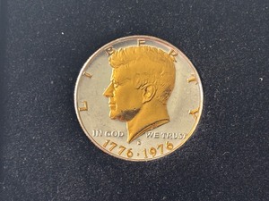 lot 46 image: 1976-D Kennedy Half Dollar Gold Layered Epoxy Coated