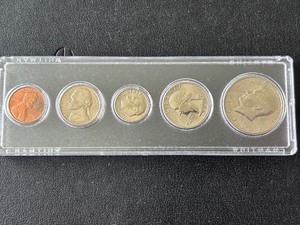 lot 98 image: 1973 Mint Set