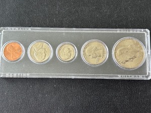 lot 99 image: 1981 Mint Set