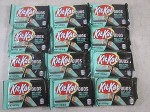 lot 224 image: (B-1) 12 Kit Kat Duos MintDark Cho...