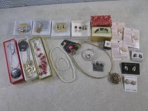 lot 1 image: (CS) Assorted Fashion Jewelry - Nea...