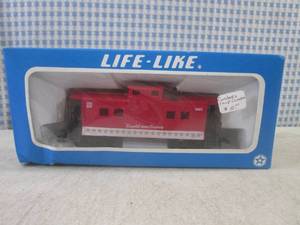 lot 12 image: (G-1) Vintage Life-Like Campbell So...