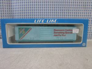 lot 13 image: (G-1) Vintage Life-Like Swanson Fro...