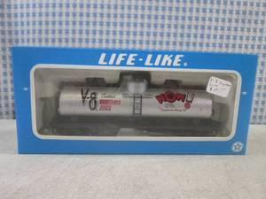 lot 15 image: (G-1) Vintage Life-Like V-8 Cocktai...