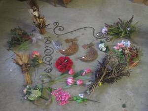 lot 39 image: (EW2) Assorted Metal Wall Decor and...