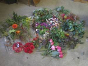 lot 40 image: (EW3) Assortment of Faux Flowers Et...