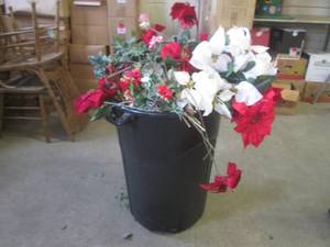 lot 42 image: (RM5) Large Trash Can Overflowing w...