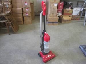 lot 45 image: (CS) Dirt Devil Quick Lite Plus Cy...