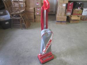 lot 47 image: (CS) Oreck Commercail XL Upright Ca...