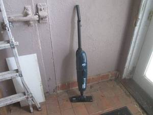 lot 48 image: (CS) Eureka Super Broom Upright Vac...