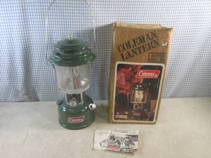 lot 65 image: (CS) Vintage 1980 Coleman Lantern 2...