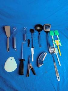 lot 127 image: Lot of Kitchen Utensils