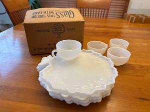 lot 18S image: Orchard Crystal Ware Milk Glass TV Snack Set - 8 Piece