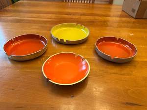 lot 20S image: Set of 4 Mid-Century Modern Isama Kemochi Style Aluminum Ashtrays with Enamel Coating