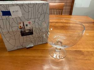 lot 32S image: Mondo Glass Serving Bowl by Kertin Nurminen