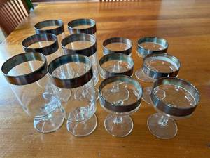 lot 33S image: Set of 12 Vintage Dorothy Thorpe Allegro Glasses