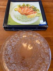 lot 45S image: Nuutajrvi Rosita Floral Etched Glass Serving Platter in Original Box