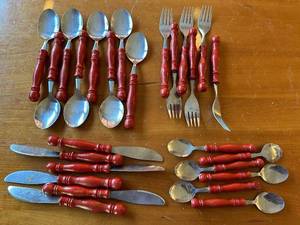 lot 85S image: Vintage Set of 25 Red Wood Handled Stainless Steel Cutlery