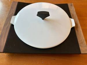 lot 87S image: Corning Ware Buffet Server 10 Skillet with Lid