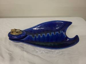 lot 8G image: Vintage Ceramic Ashtray with Removable Lighter
