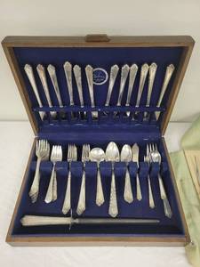 lot 20G image: 67-Piece Vintage Silverware Set with Tarnish Proof Chest
