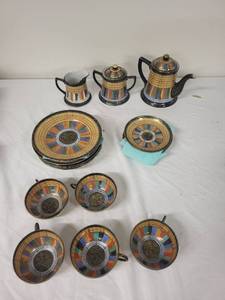 lot 29G image: Japanese Porcelain Thousand Faces Tea Set with Colorful Pattern - 15 Pieces