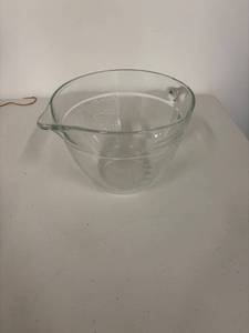 lot 45G image: Anchor Hocking Glass Measuring Cup, 2 Quarts  2 Litres