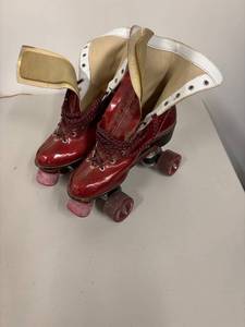 lot 47G image: Vintage Red Roller Skates with Leather Laces Appear to be a Womens Size 8