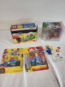 lot 60G image: The Simpsons Action Figures & Playset Collection
